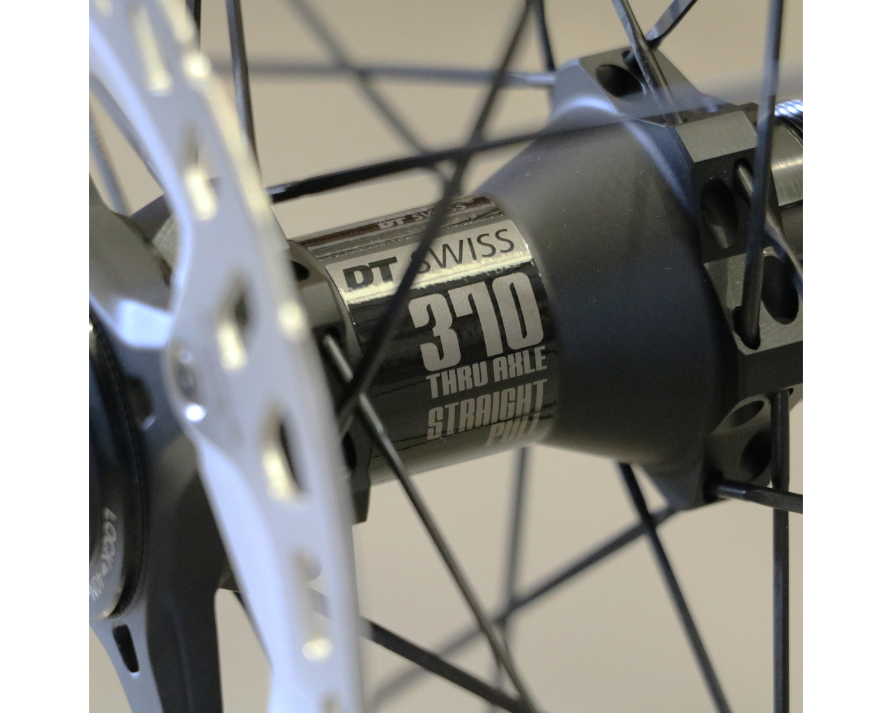 Paire De Roues DT Swiss 370 Carbone 38mm – Tubulaires 700C – 11 Vitesses