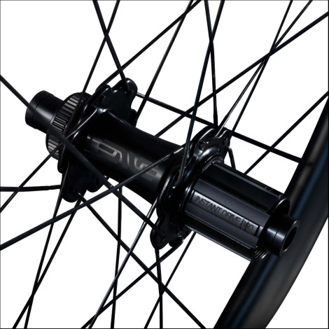 ENVE SES 2.3 Disc Clincher Road Wheelset – 700c